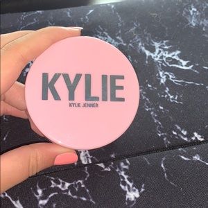 KYLIE COSMETICS SETTING POWDER